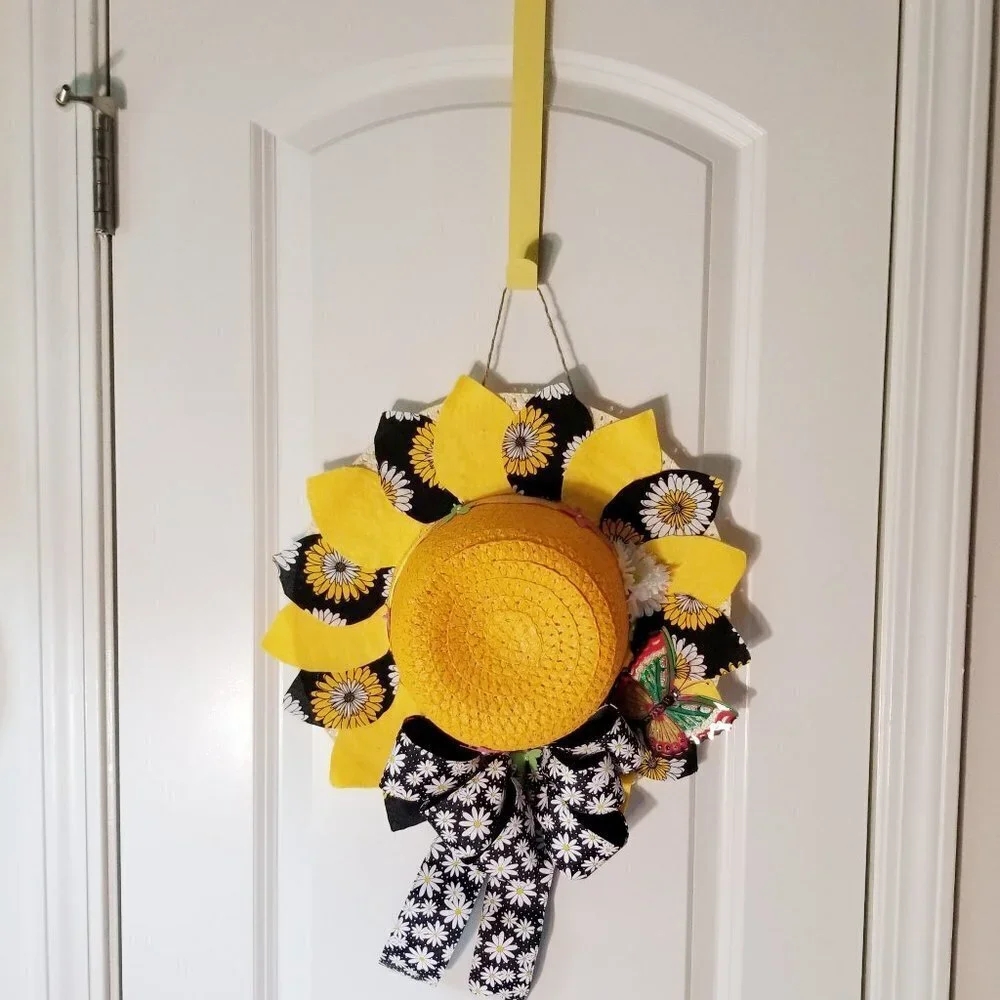Daisy Hat Wreath Door or Wall Decor